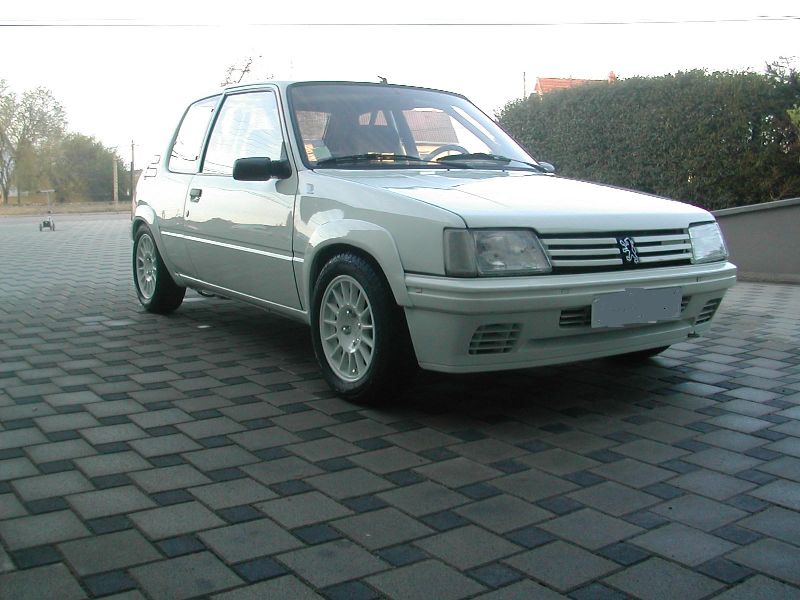 205 rallye 001.jpg