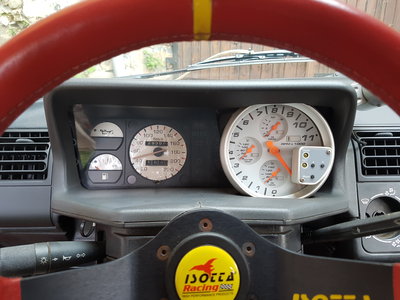 20180423_090926.jpg (2.15 Mio) Vu 2582 fois On voit bien que le compteur est cuit... Je ne suis pas assez dingue encore pour rouler à 50 dans la cours à un mètre de mon garage ^^