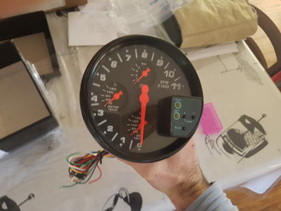 20180417_102626.jpg (1.95 Mio) Vu 2595 fois Exactement le même modèle. Ça sera plus simple pour l'intégration dans le combiné et ça m'évite de changer les sondes moteur.