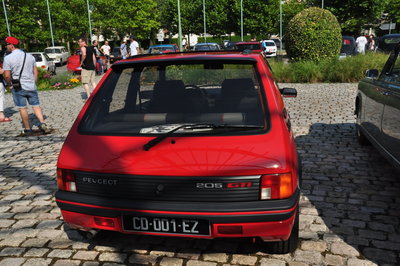 2 ans 1/2 pour la refaire, la carrosserie est splendide, mais attendez de voir le moteur