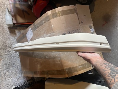 Les trous sont rebouchés avec un mastic avec de la fibre fait maison !