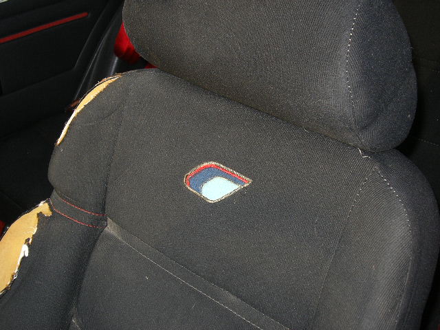 le siège conducteur bien mal en point comme tout l'intérieur