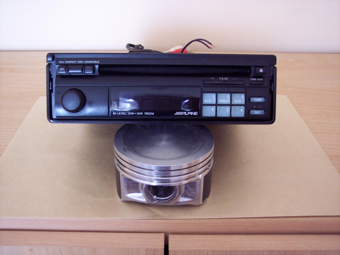 en 1990 , un cd frontal de 2x30W affichage vert typique Alpine