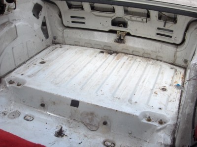 Dépose du tapis de coffre