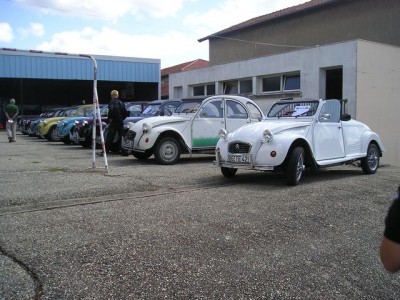 Une brochette de 2cv.JPG