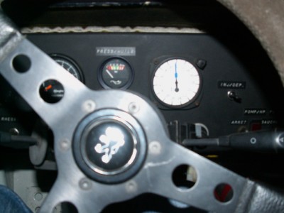 Malheureusement un peu flou, le mano de pression du turbo gradué jusqu'a 3 bar !!!!!!!!!!