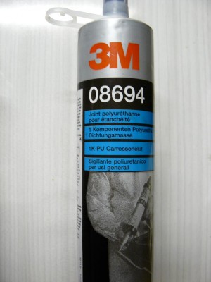 joint mastic qui a servi a refaire l'étanchéité