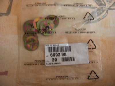clip fixation écran