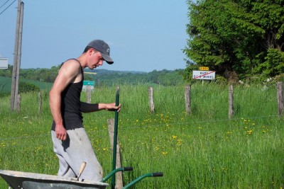 Pose du grillage le 24 mai 2010 005.jpg