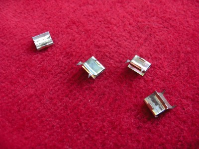 Agrafes de maintien Réf:6992.42 = 0,75€ pièce