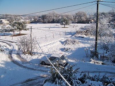 ma 205 civile sous la neige