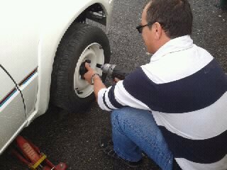 On peut dire qu'elles pouvaient pas se sauver. Youngtimer il sert ses goujons avec une rallonge de 1 mètre .... lol