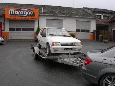 et la voici arrivée à la carrosserie, carrosserie qui était le sponsort de la dernière concentre de l'avesnoise
