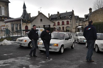 Frère Lolo, Frère Stéphane, bonnettés et Frère Antoine de dos et tete à nu!!!!!