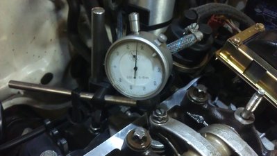 au PMH l'aiguille doit être sur 1,2 mm<br />4-2,8=1,2<br />ok sur la photo elle est à 1,27...<br />j'ai corrigé