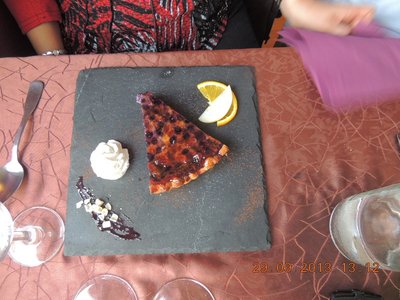 j'ai pas les tofailles, on passe aux desserts la fameuse tarte aux brimbelles !