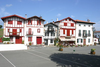 Ainhoa,_Pyrénées-Atlantiques.jpg