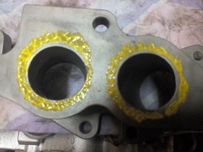 On voit le surplus de matière sur la pipe
