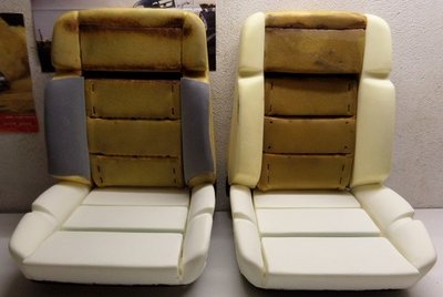 Voici les mousses ! J'ai préféré changer les 2 assises ainsi que les bourrelets latéraux de mon siège. Quant au siège passager, le sellier a collé une petite pièce de tissu de maintien supplémentaire (il avait toute ma confiance)