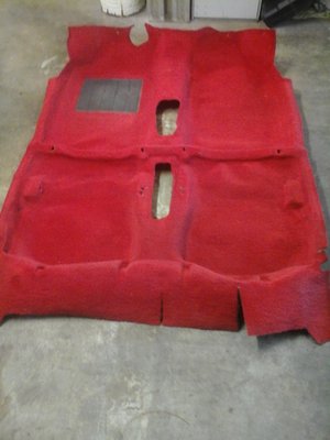 Nettoyage d'une moquette rescapée retrouvé dans l'ancien atelier.... elle n'est pas en état concours mais ca ira très bien ;)