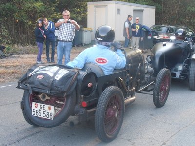 Les suisse venu par la route avec leur Bugatti