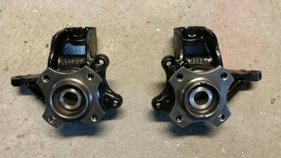 Les pivots groupe A  avec roulements neuf et moyeux allégé (sur la fiche d'homologation groupe A)