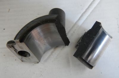 et ma première casse de pièce moteur: un chapeau d'aac (ça m'apprendra à faire tourner à la main avant de faire à la clé. XD