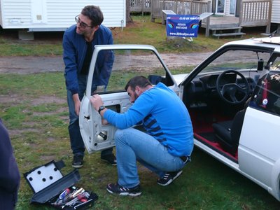 Séance bricolage sur la portière de wawan22