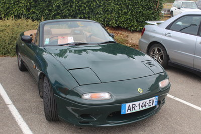 ça ressemble à une MX5 ,mais volant à droite et pas le bon sigle???