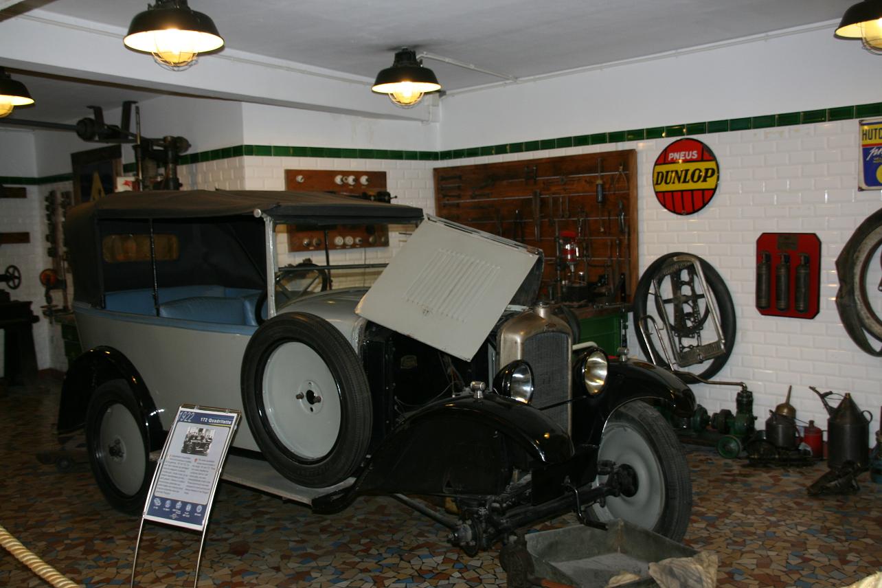 garage d'époque.JPG
