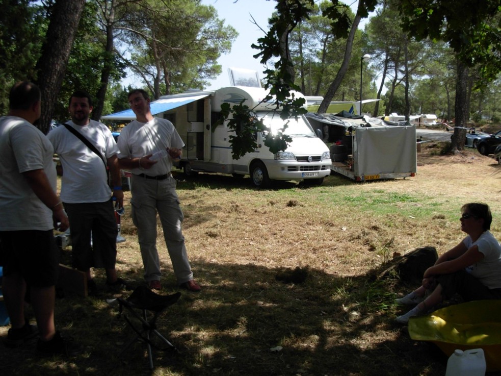 De gauche a droite:Cherokee83, Micka, Rodolphe et Aurore