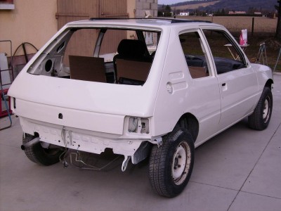 205 peinte 1.JPG