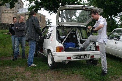 Sa c'est moi à la concentr' du beaujolais. Aussi maniaque avec sa rallye qu'avec ses groles LOL