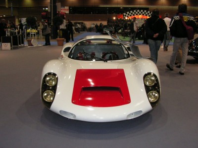 Porsche 906 ou 910, je ne sais pas exactement.