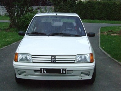 205 rallye avant auto2.jpg