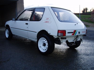 205 rallye lavage.JPG