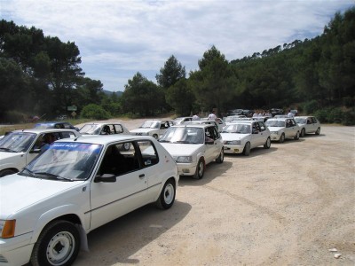 On n'a aussi visité une casse auto ou le mec avait entreposé pas mal de rallye. Des volontaires pour les sauver ?