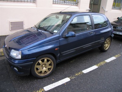 Un Williams de 108000kms toute d'origine, pilotée par un papy. (un cousin éloigné de la mamie qui m'a vendue sa ralloche !!)