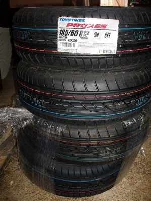 Les futures pantoufle du tigre blanc (toyo proxes cf1 185-60R13)
