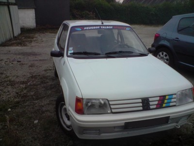 205 rallye bande après carbuHS.JPG