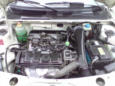 205 rallye aout 2010 vu moteur après polishrrcf.JPG