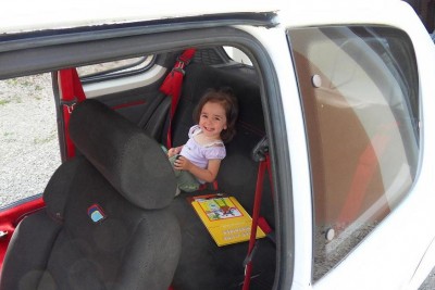 Camille dans la 205 Rallye (1).jpg