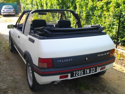 C'est toujours rester à la mode cette 205 Cab