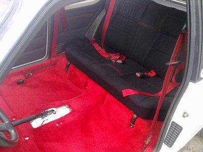 la moquette est propre, les ceintures par contre... Il y a du frottage à l'horizon...plus tard !