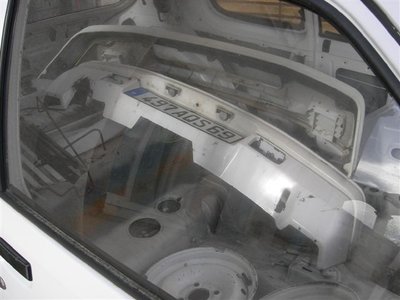 De ce fait, l'intérieur de la voiture se remplie de pièces à peindre....