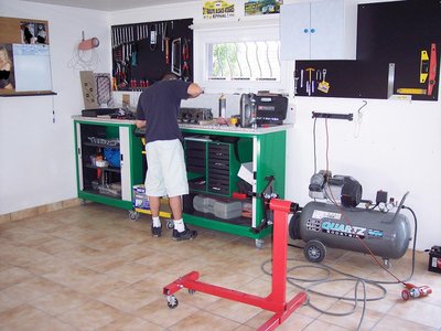 Etabli au fond du garage