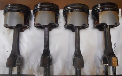 Pistons sortie du bloc et les segments sont niquel