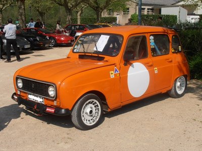 une 4L groupe F