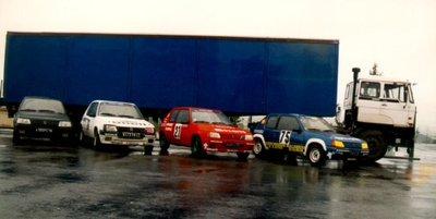 Notre équipe: un vieux semi, la voiture &quot;LE HAVRE&quot;, celle de Patrick Fessler, et la notre, &quot;ROUEN&quot;