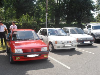 les 3 205 sportive la 1,9 , la rallye et la 1,6
